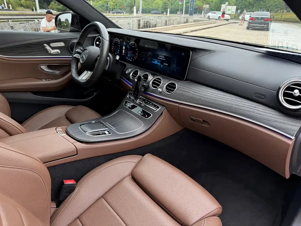 Mercedes-Benz E-Class — фото 10