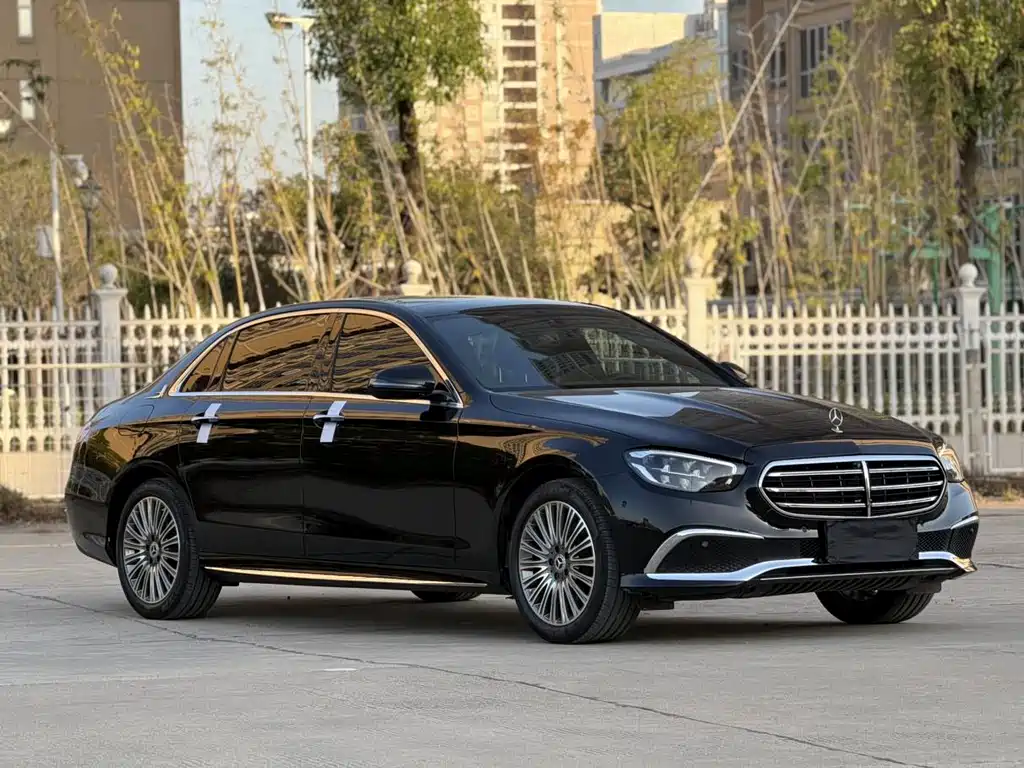 Mercedes-Benz E-Class — фото 2