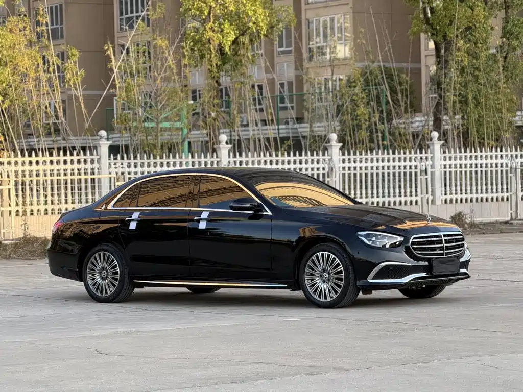 Mercedes-Benz E-Class — фото 13