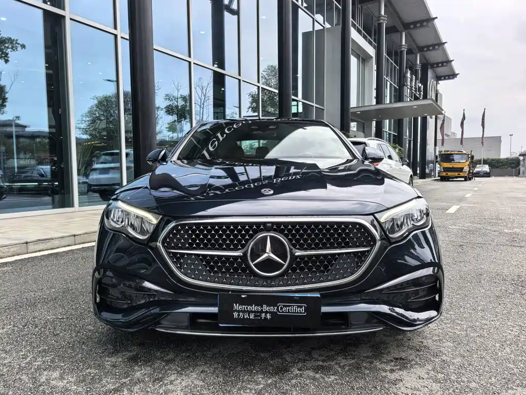 Mercedes-Benz E-Class — фото 2