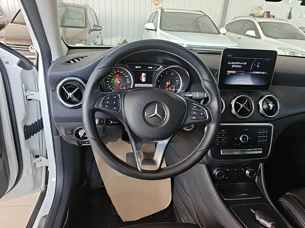 Mercedes-Benz GLA — фото 7