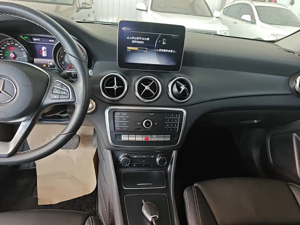 Mercedes-Benz GLA — фото 9