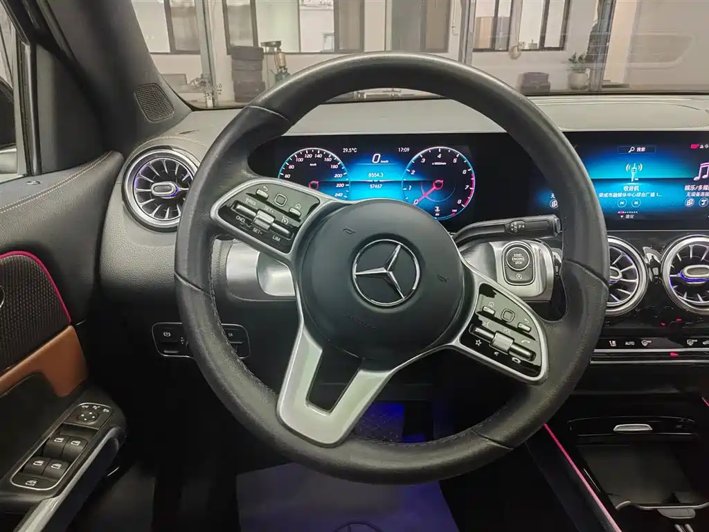 Mercedes-Benz GLB — фото 10
