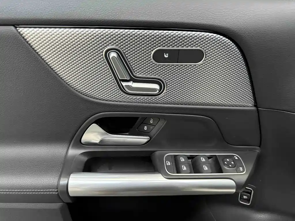 Mercedes-Benz GLA — фото 11