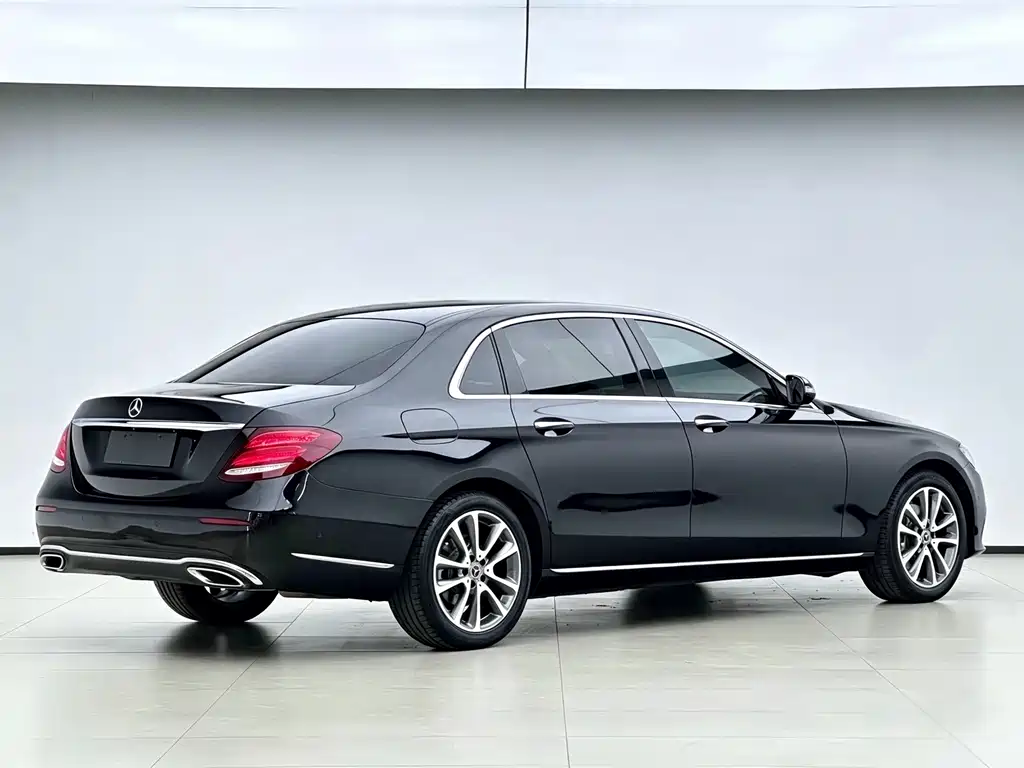 Mercedes-Benz E-Class — фото 15