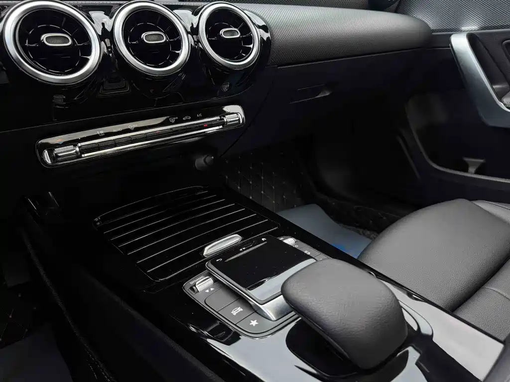 Mercedes-Benz A-Class — фото 17