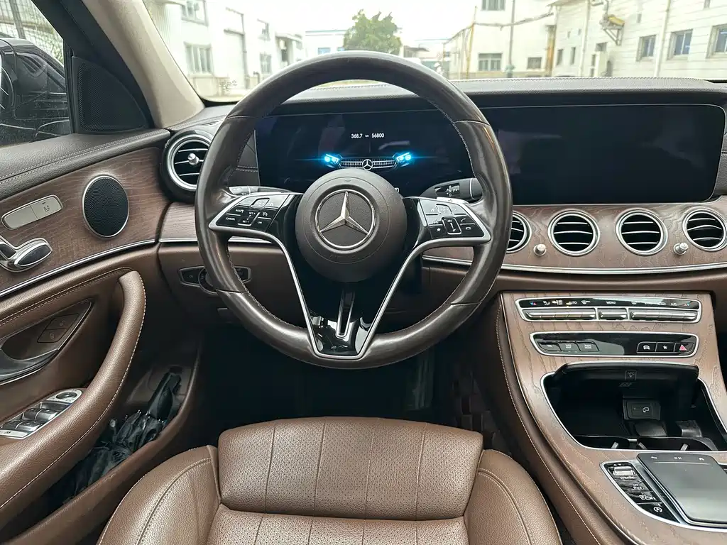 Mercedes-Benz E-Class — фото 11