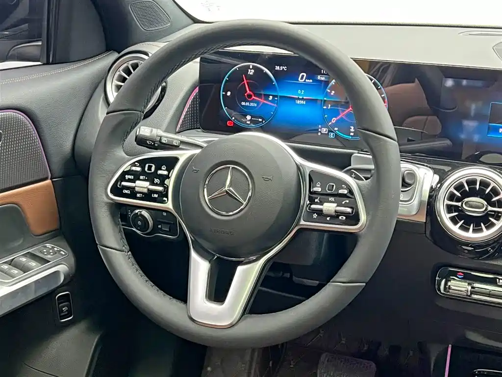 Mercedes-Benz GLB — фото 23