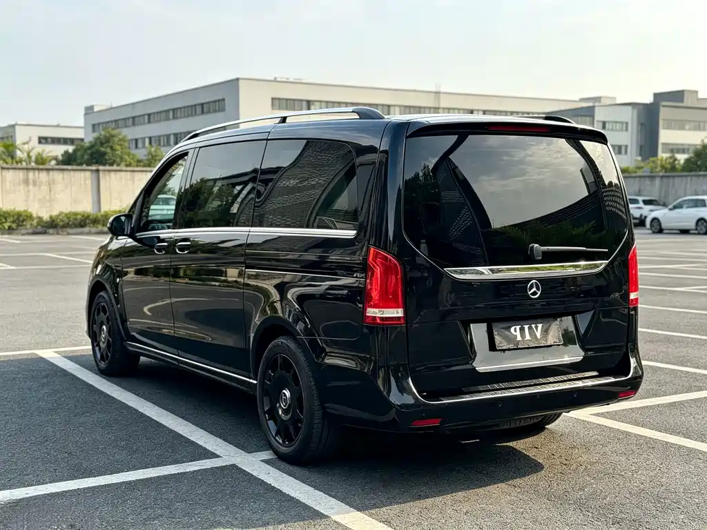 Mercedes-Benz V-Class — фото 10