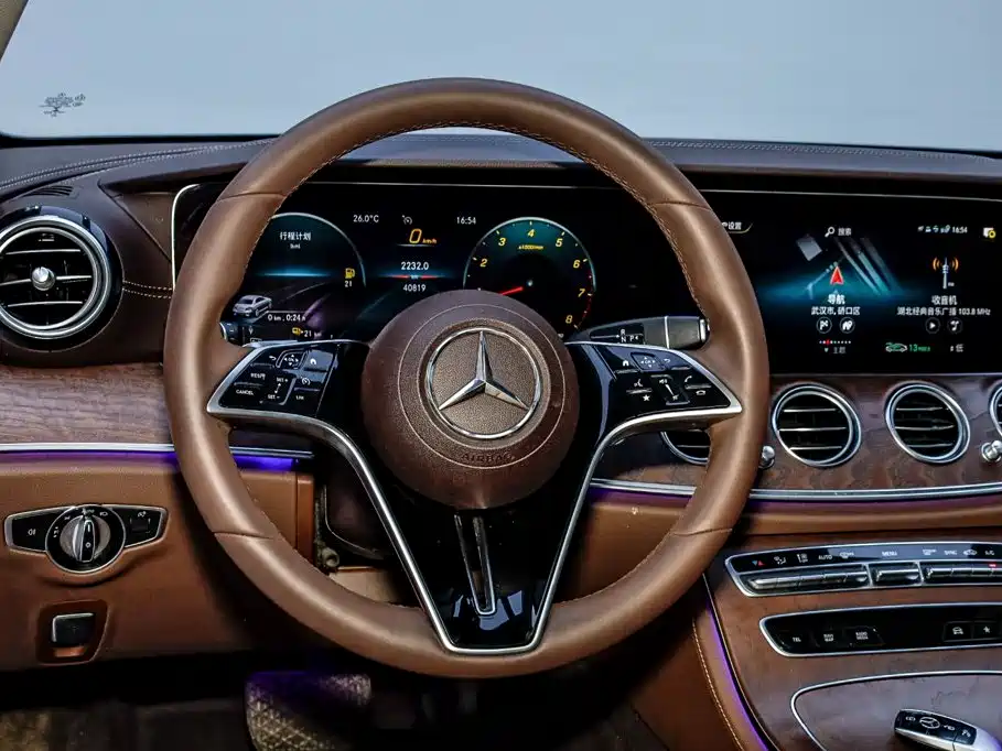 Mercedes-Benz E-Class — фото 21