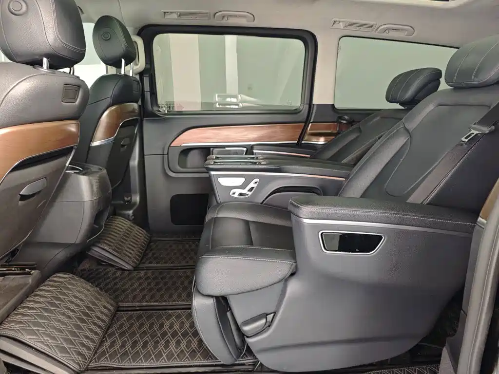 Mercedes-Benz V-Class — фото 13