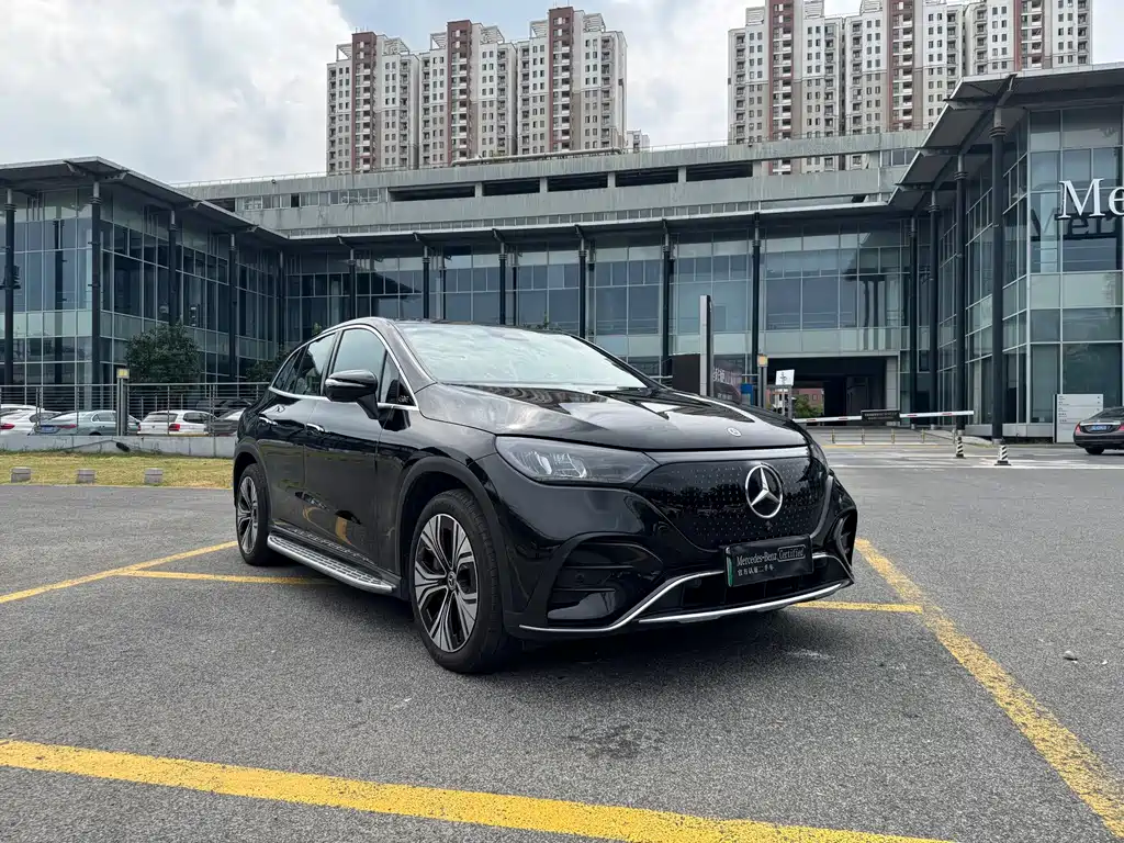 Mercedes-Benz EQE SUV — фото 3