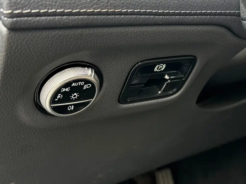 Mercedes-Benz EQE SUV — фото 9