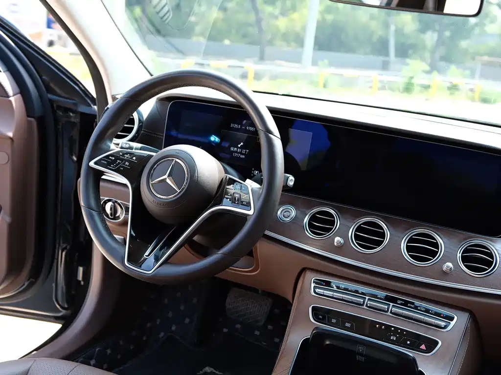 Mercedes-Benz E-Class — фото 10