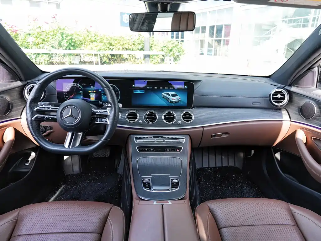 Mercedes-Benz E-Class — фото 11