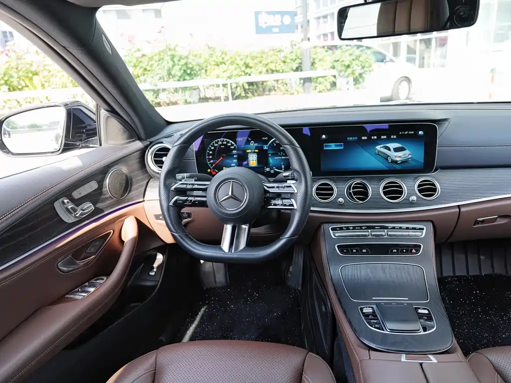 Mercedes-Benz E-Class — фото 13