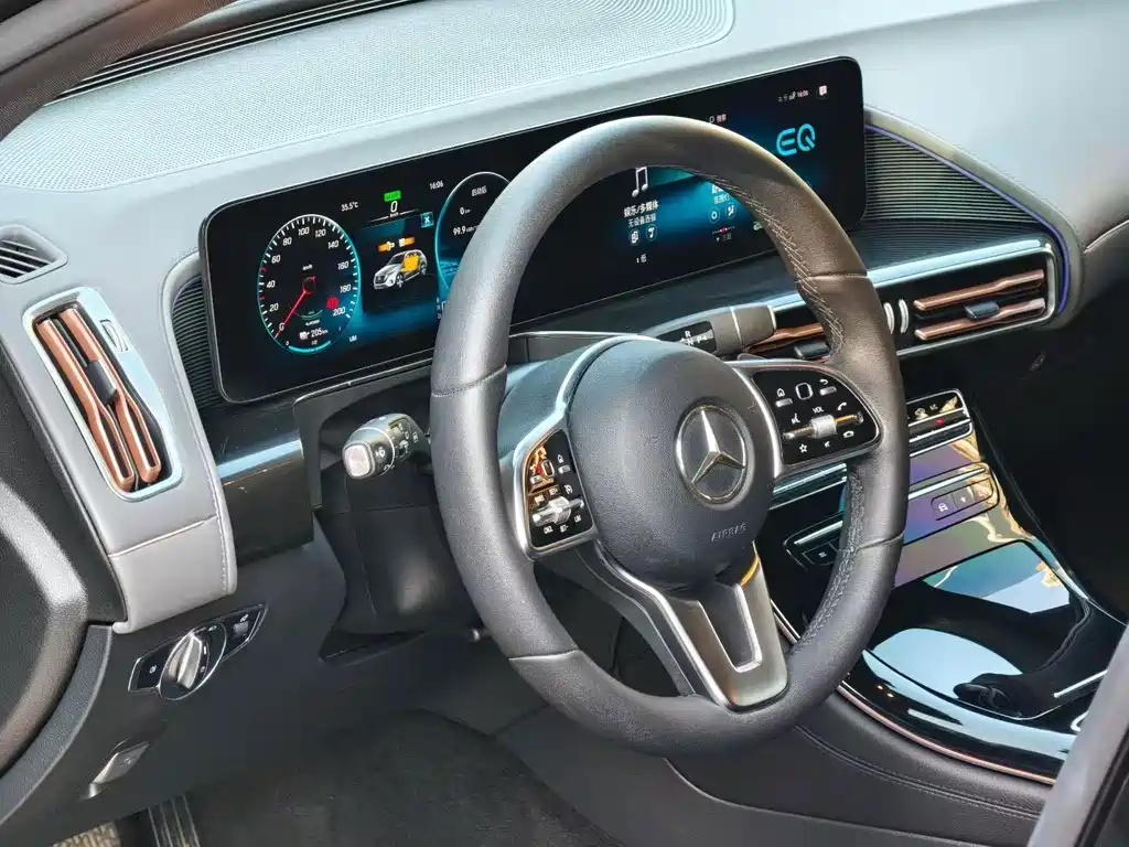 Mercedes-Benz EQC — фото 2