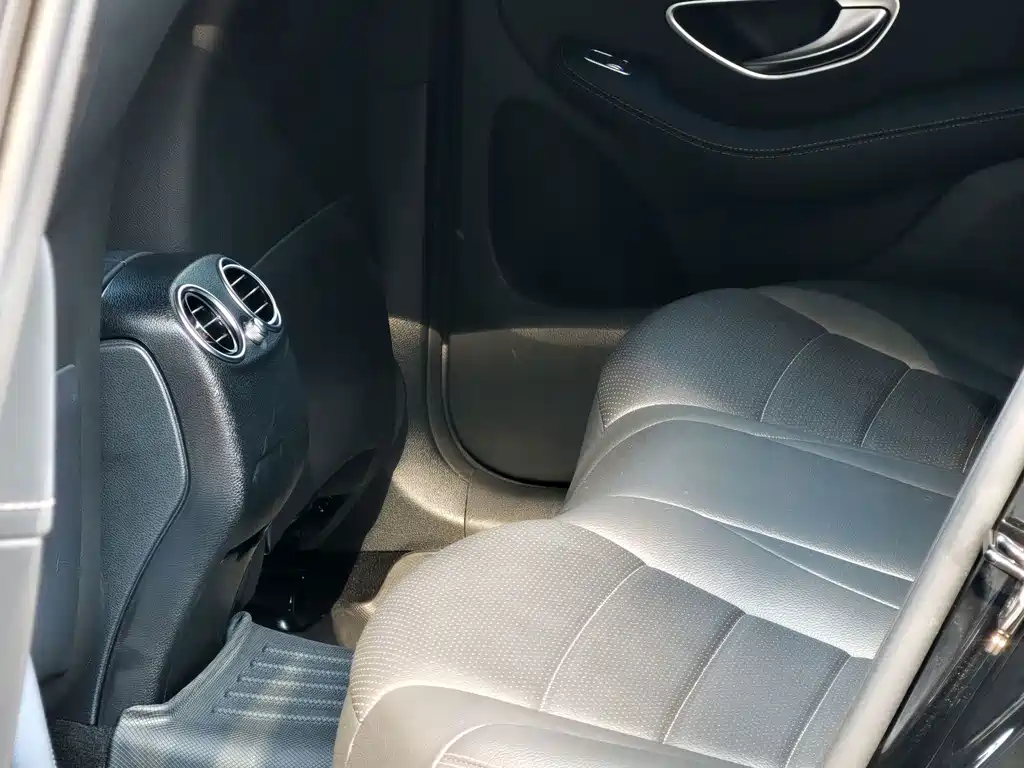 Mercedes-Benz EQC — фото 13