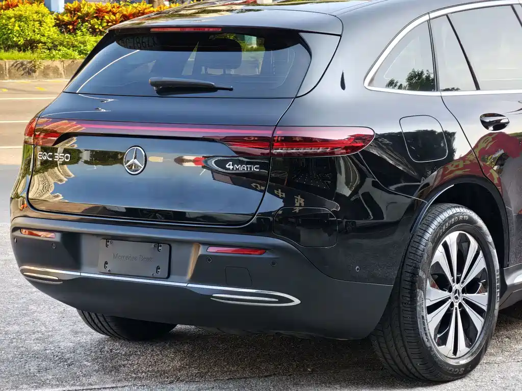 Mercedes-Benz EQC — фото 16