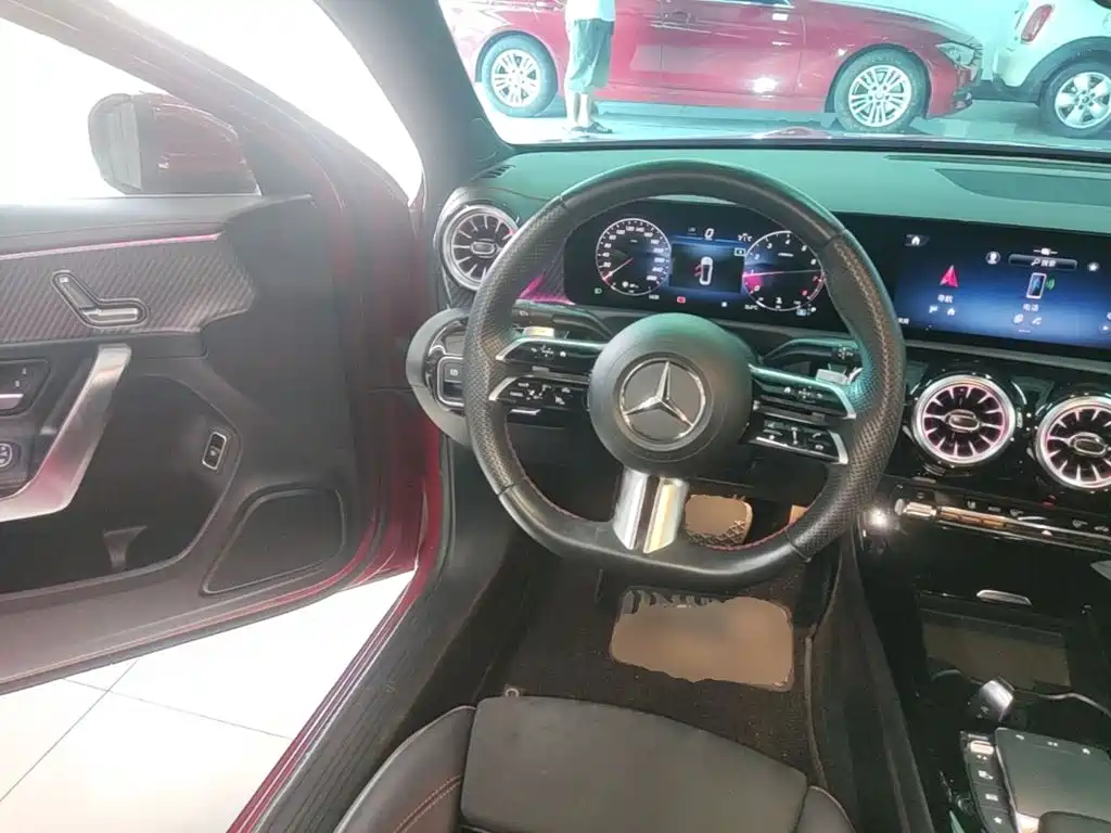 Mercedes-Benz A-Class — фото 11