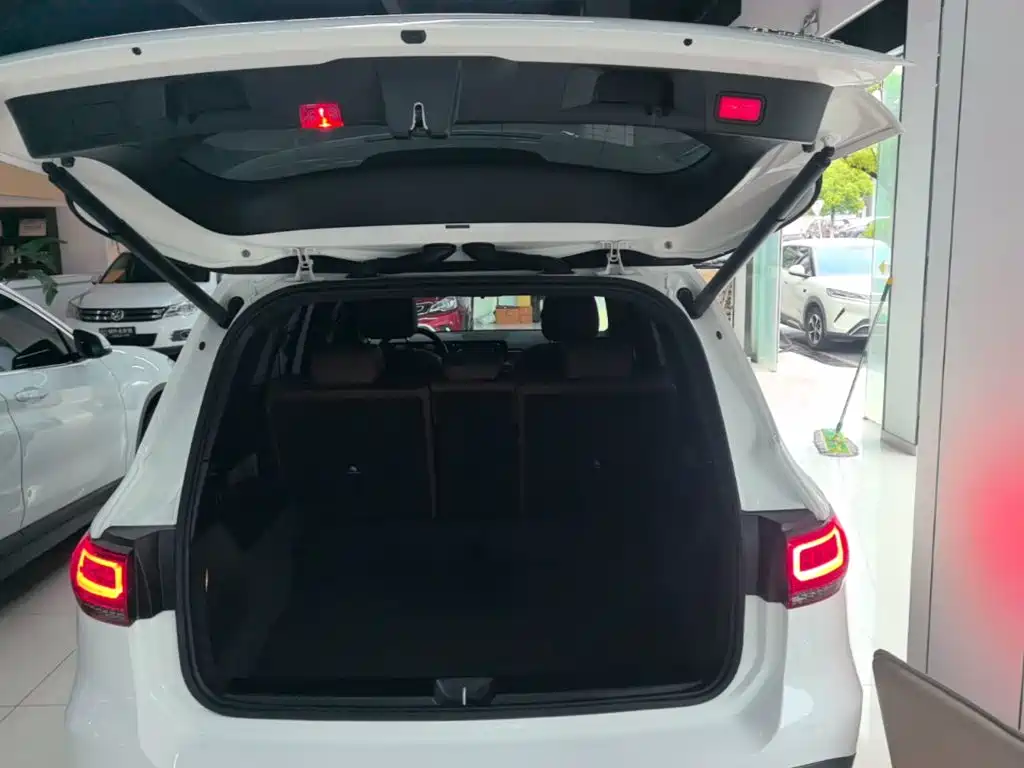 Mercedes-Benz GLB — фото 19