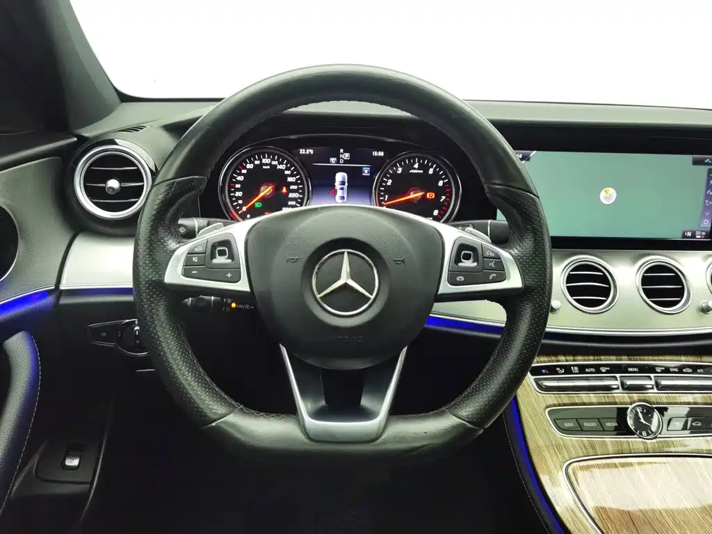 Mercedes-Benz E-Class — фото 11