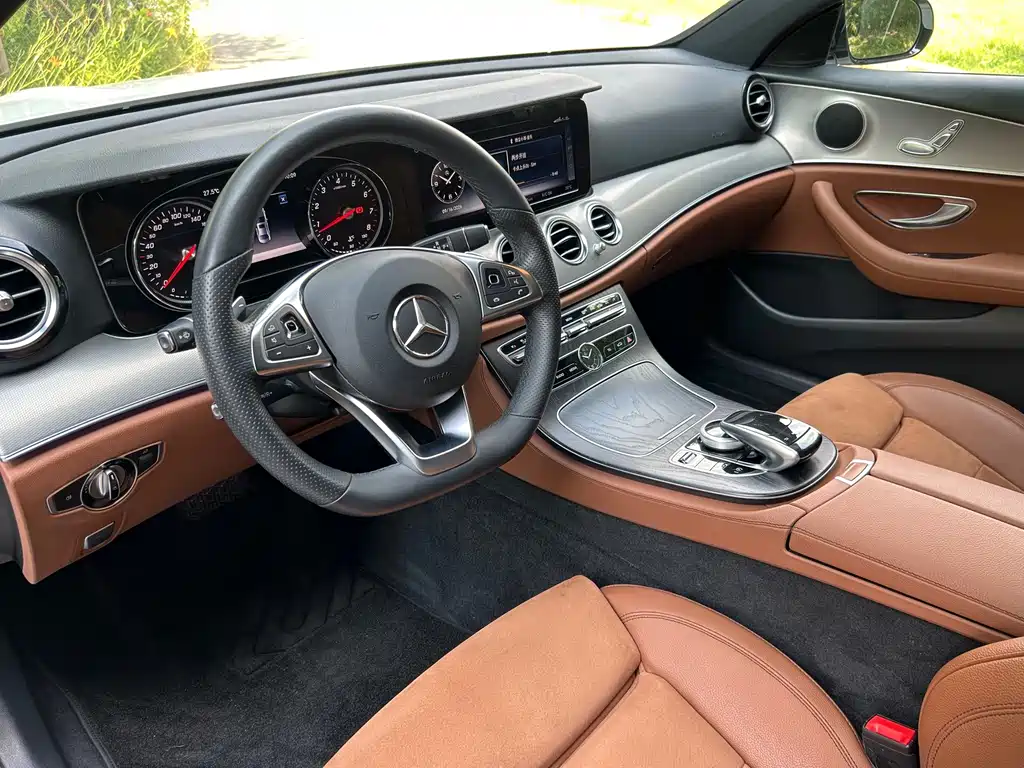 Mercedes-Benz E-Class — фото 10