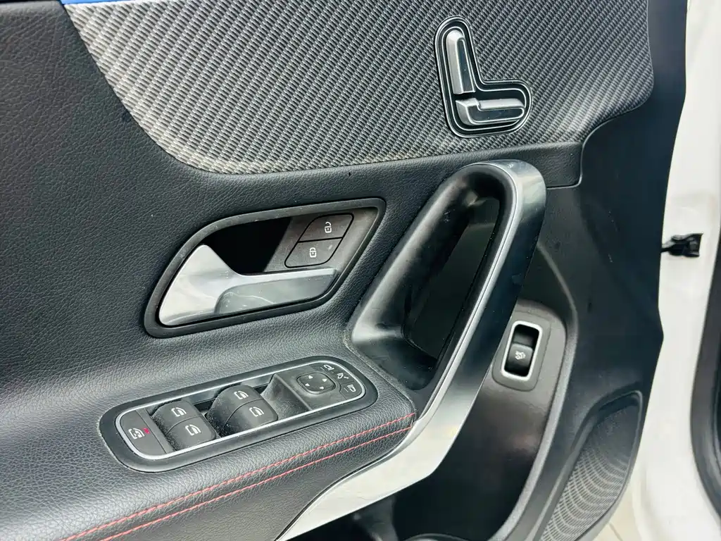 Mercedes-Benz A-Class — фото 10