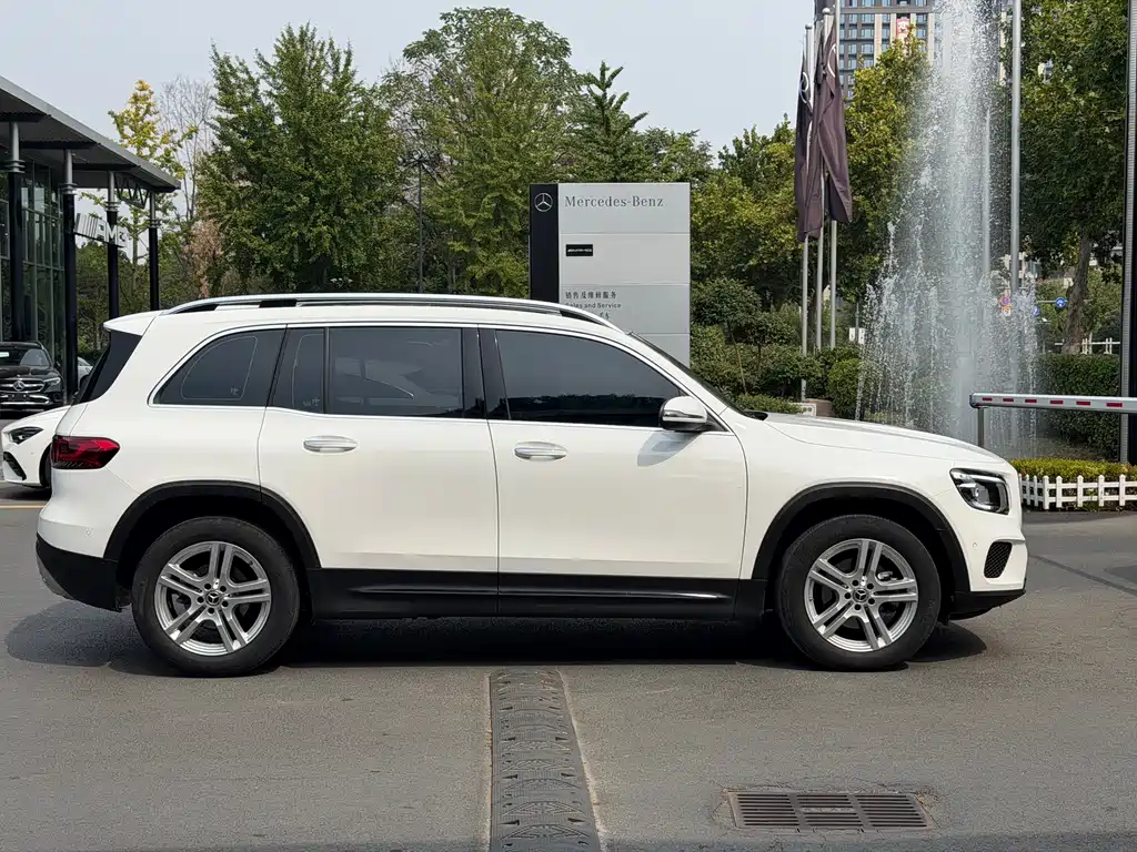 Mercedes-Benz GLB — фото 4