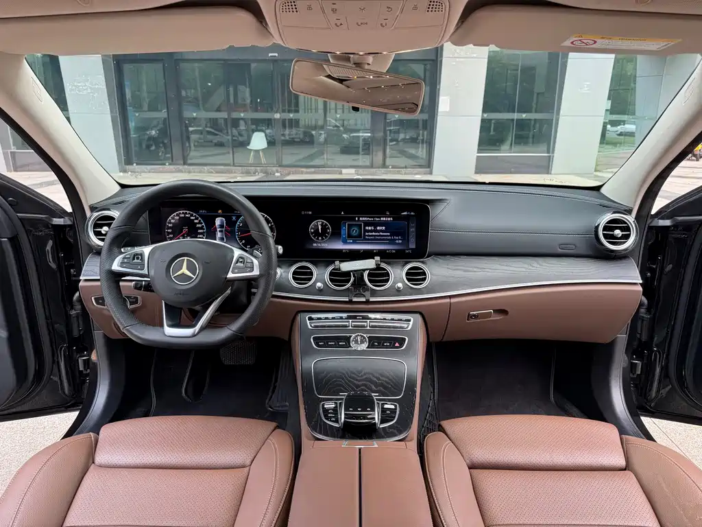 Mercedes-Benz E-Class — фото 10