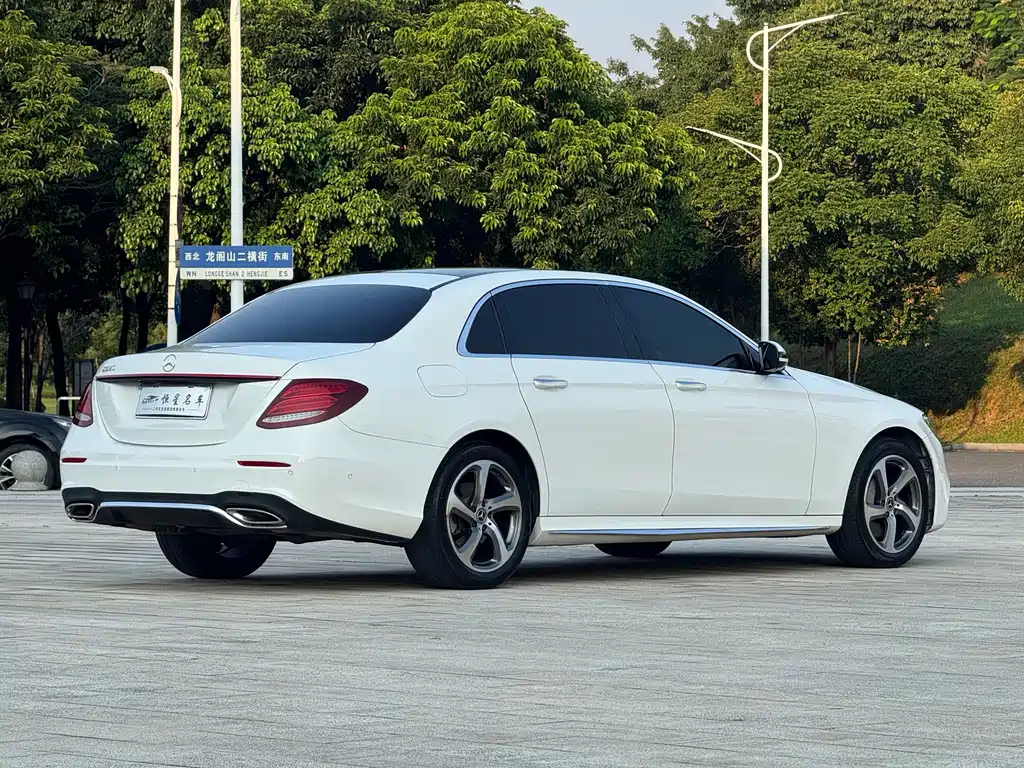 Mercedes-Benz E-Class — фото 10