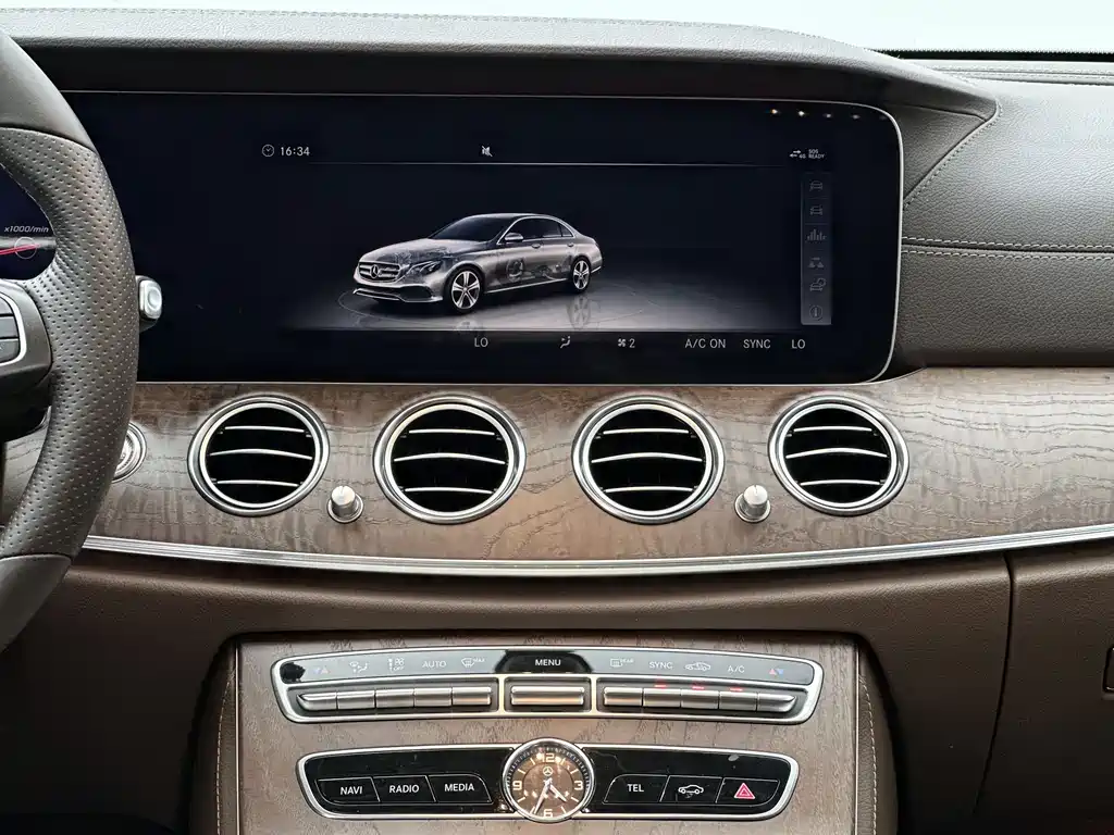 Mercedes-Benz E-Class — фото 10