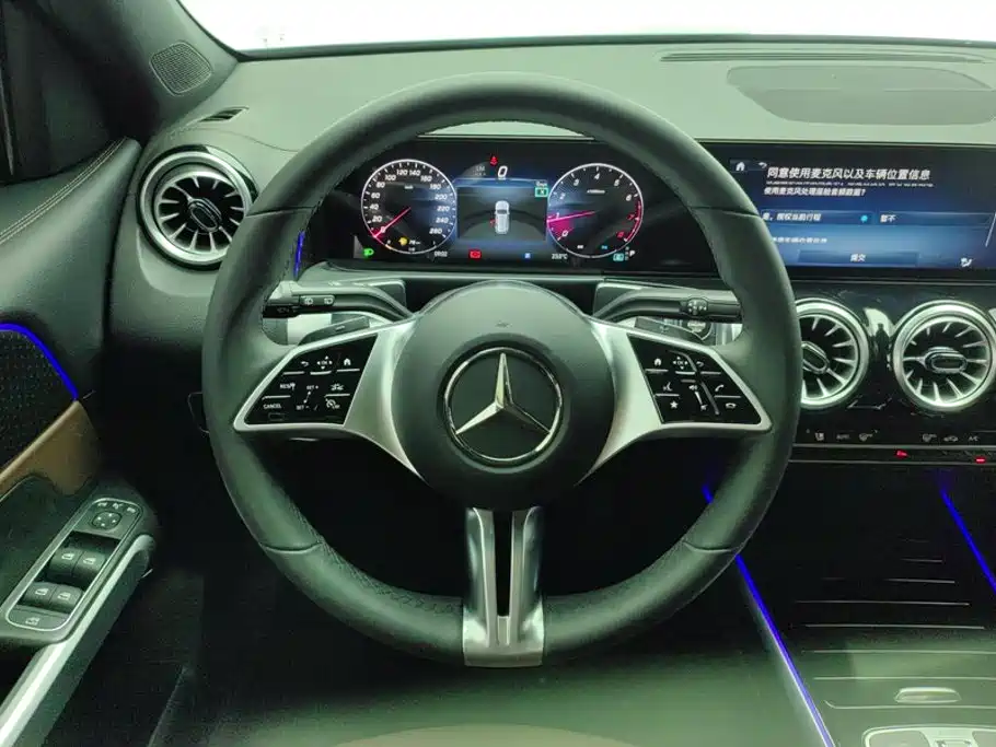 Mercedes-Benz GLB — фото 15