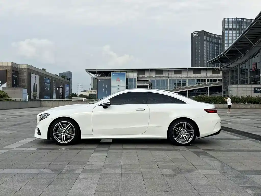 Mercedes-Benz E-Class (Import) — фото 2