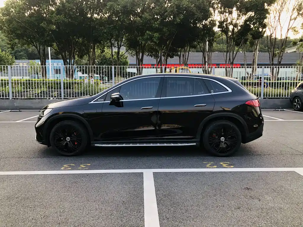 Mercedes-Benz EQE SUV — фото 4