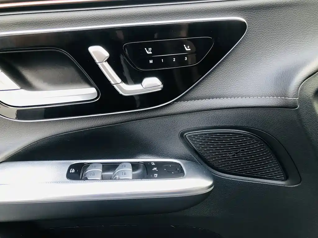 Mercedes-Benz EQE SUV — фото 8