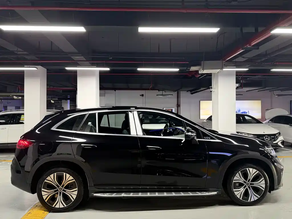 Mercedes-Benz EQE SUV — фото 3