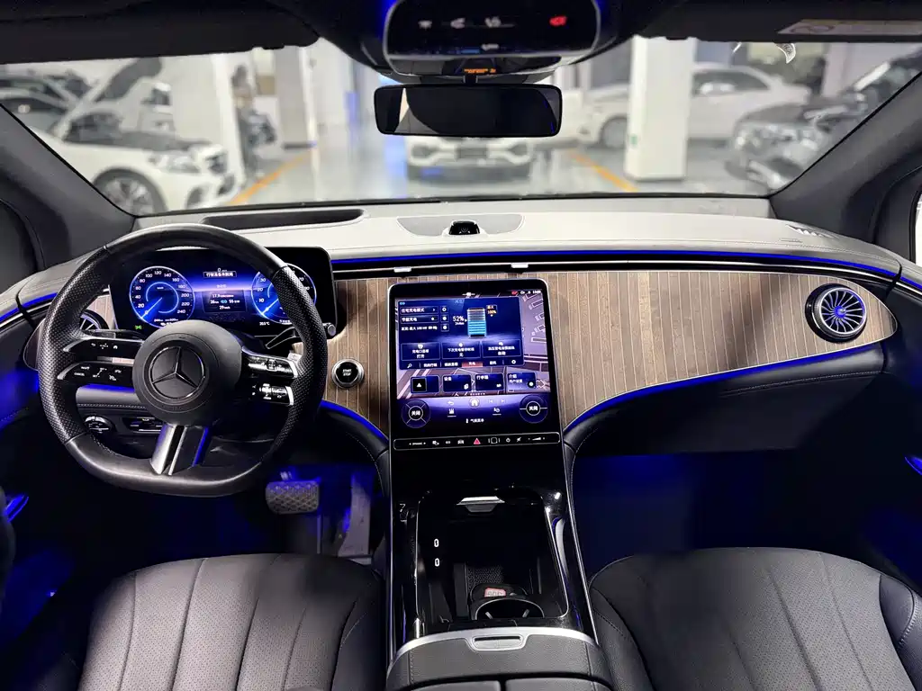 Mercedes-Benz EQE SUV — фото 10
