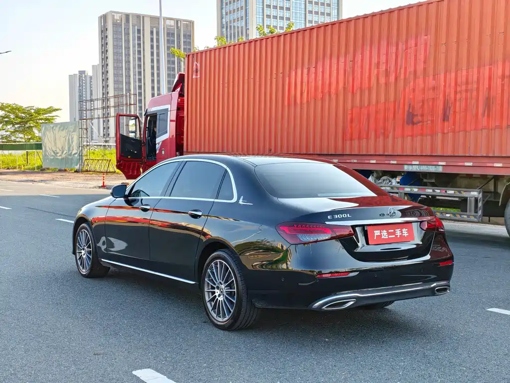 Mercedes-Benz E-Class — фото 4