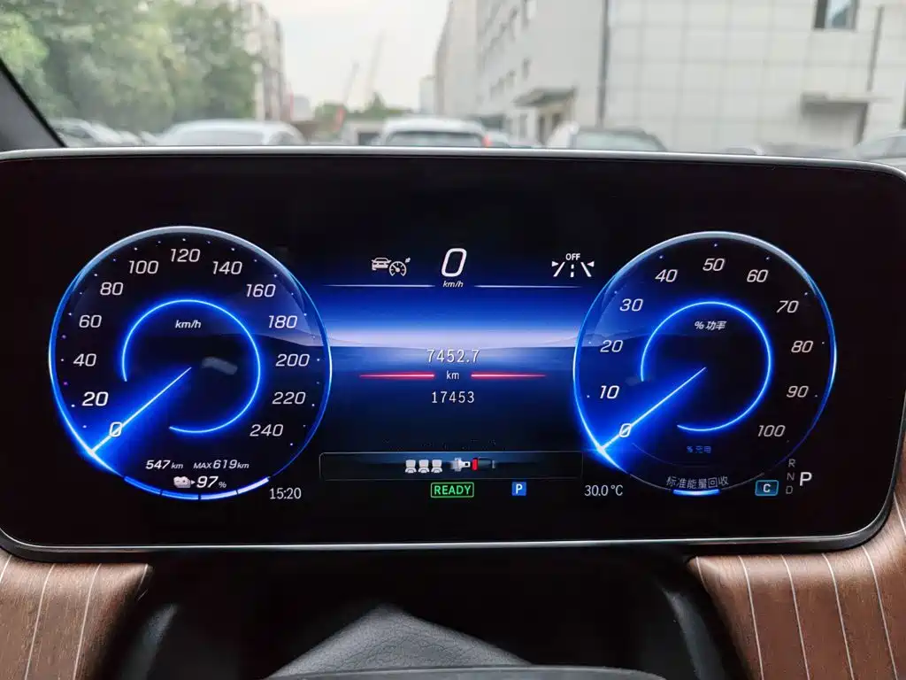 Mercedes-Benz EQE SUV — фото 11