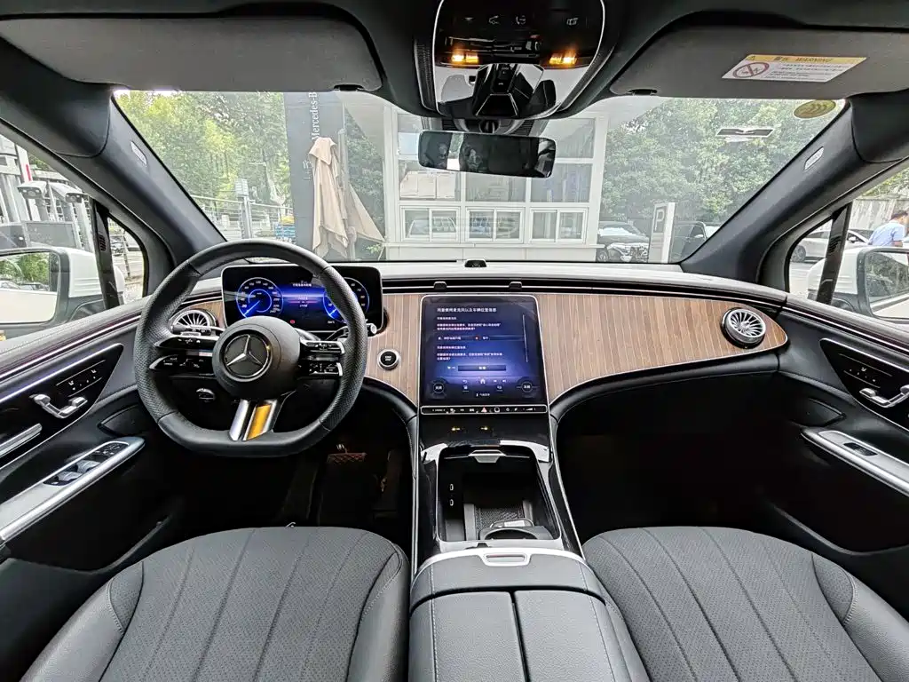 Mercedes-Benz EQE SUV — фото 13