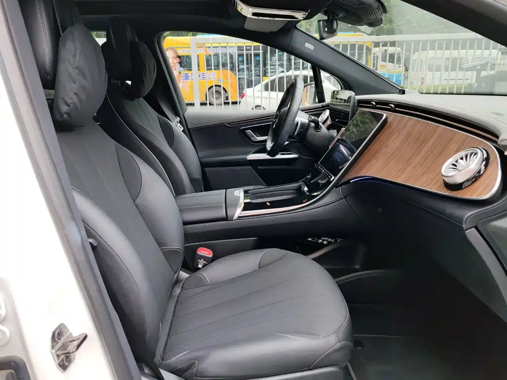 Mercedes-Benz EQE SUV — фото 15