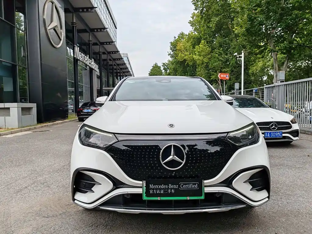Mercedes-Benz EQE SUV — фото 5