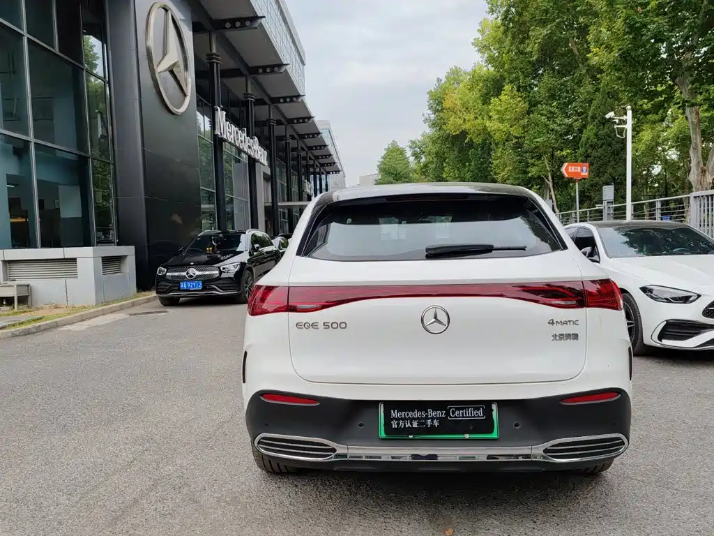 Mercedes-Benz EQE SUV — фото 7