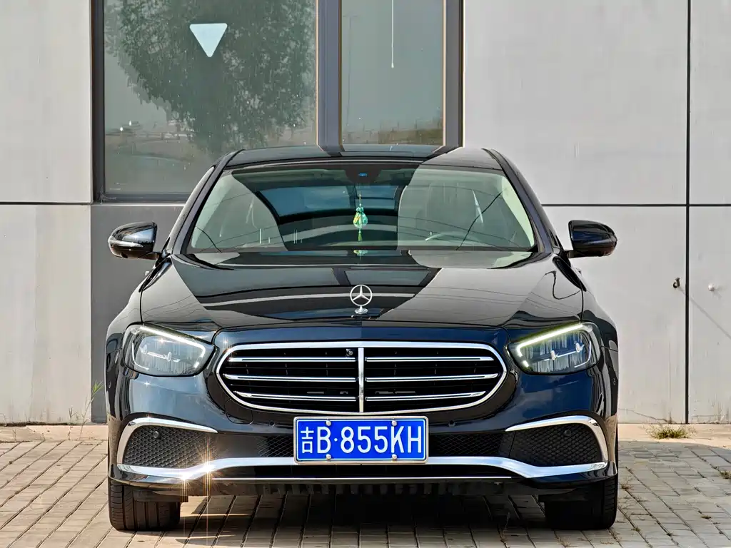 Mercedes-Benz E-Class — фото 2