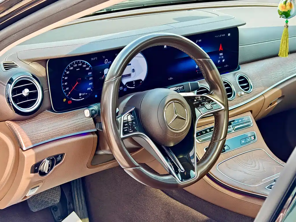 Mercedes-Benz E-Class — фото 13