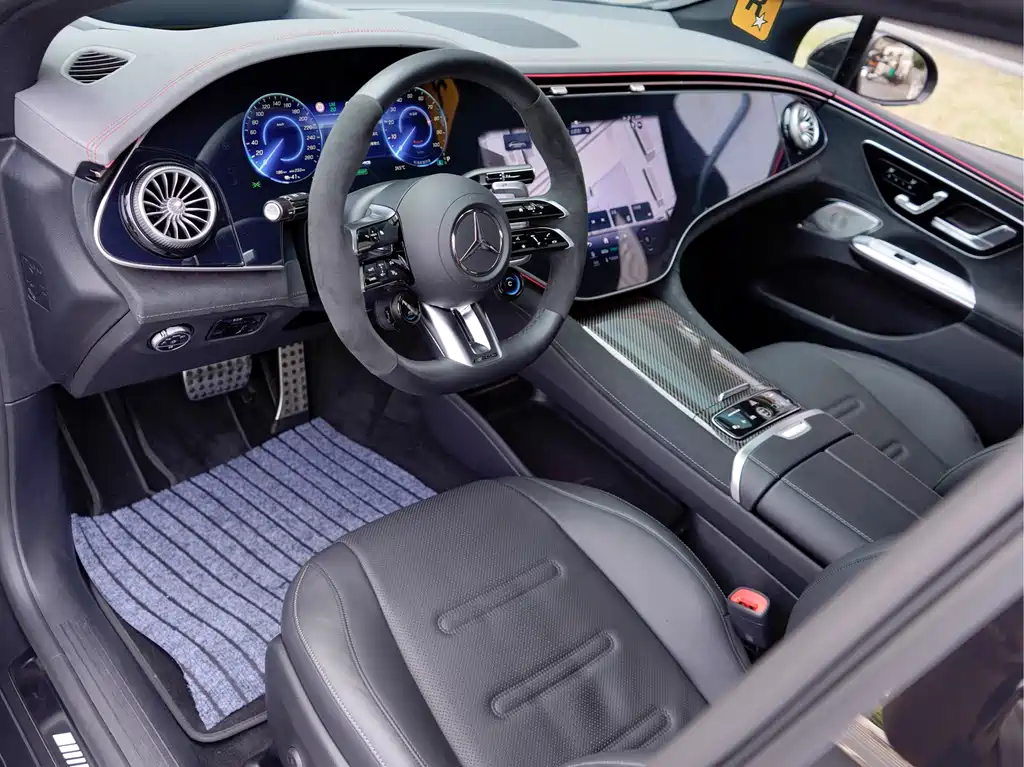 Mercedes-Benz EQE AMG — фото 10