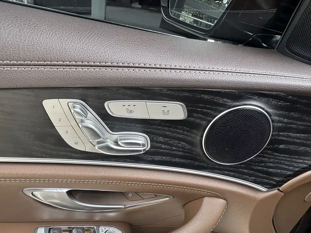 Mercedes-Benz E-Class — фото 11