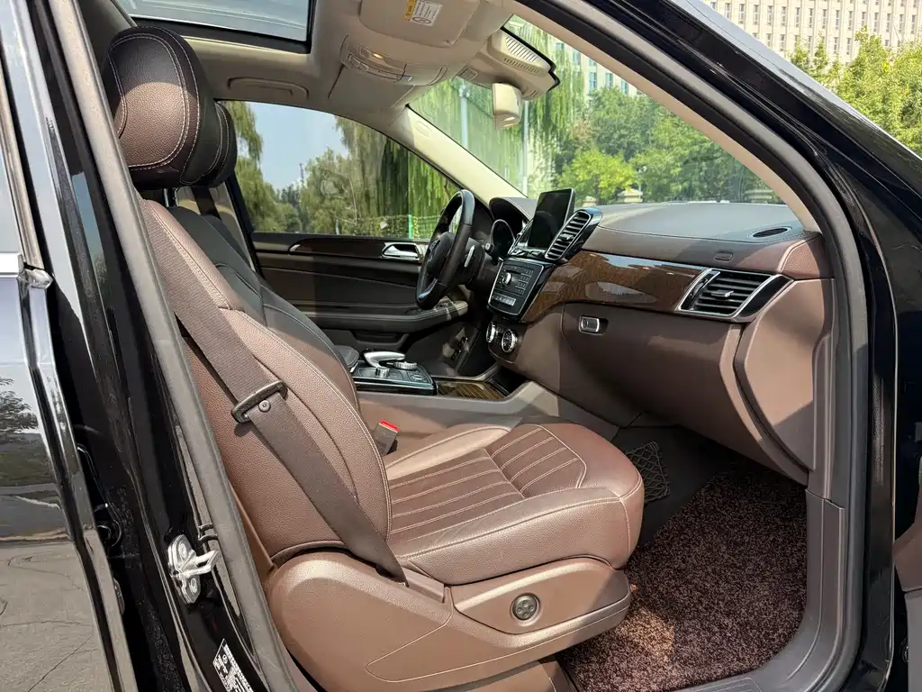 Mercedes-Benz GLS — фото 11