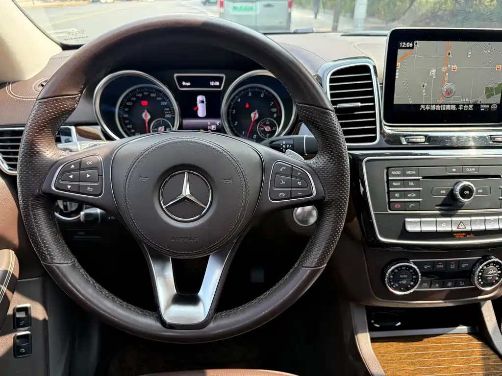 Mercedes-Benz GLS — фото 18